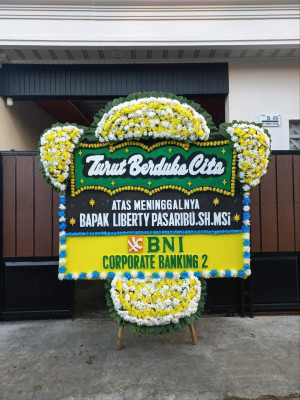 Papan Bunga Duka di Apitalawu